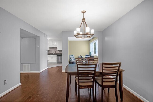 Building Photo - 1468 Briarwood Rd NE