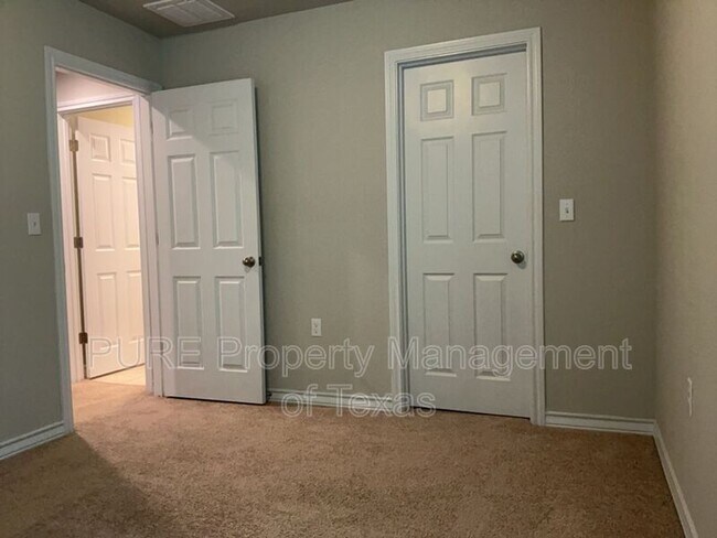 Building Photo - 11708 Coyote Call Way