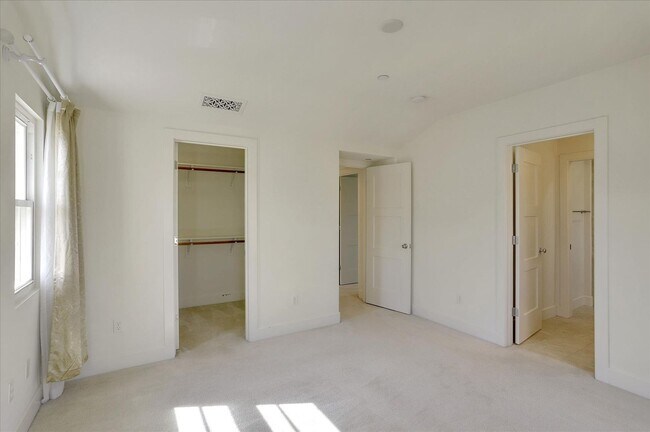 Building Photo - For Rent: Spacious 4BR/3.5BA Newer Home in...