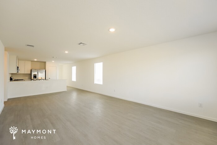 Building Photo - 747 Meadow Dr