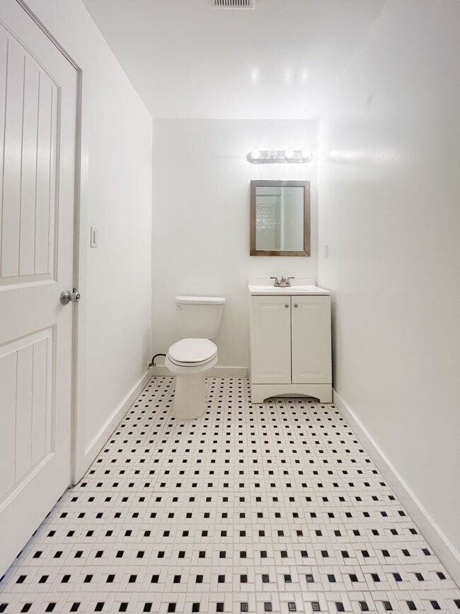 Building Photo - 3425 Alice St