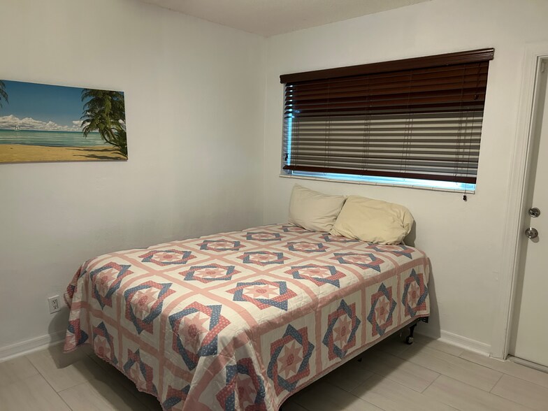 Second bedroom - 1001 SE 16th St