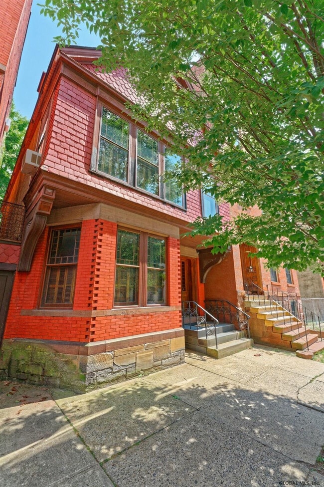 Building Photo - 150 2nd St