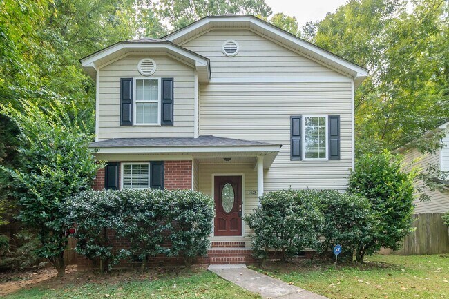 Primary Photo - Cozy newly renovated 4 bedroom home on Hic...
