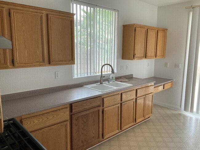Building Photo - 8336 Crown Peak Ave
