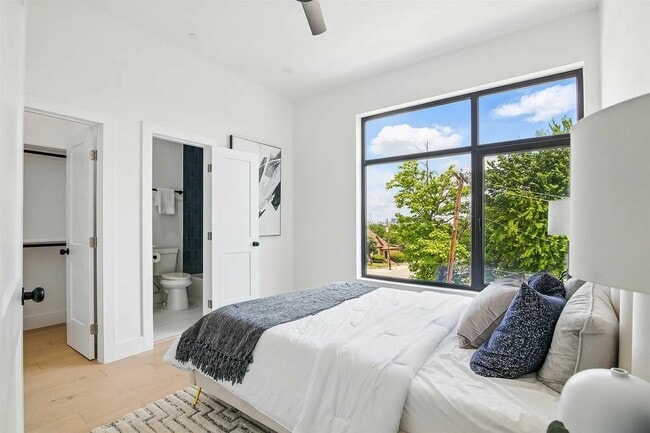 Building Photo - 430 E 8th St