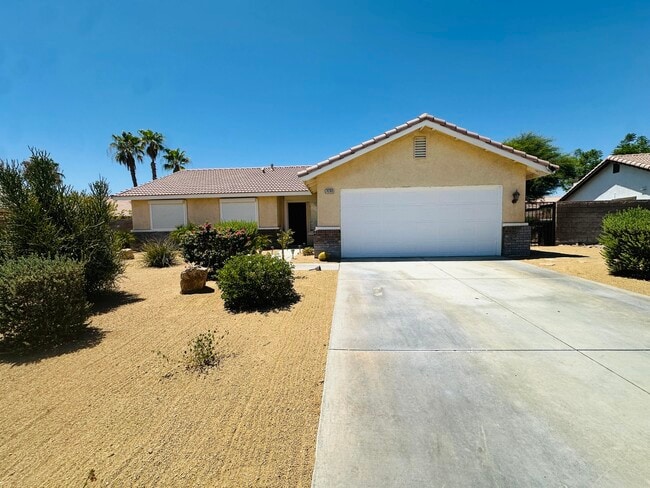 Building Photo - 78780 Birchcrest Cir