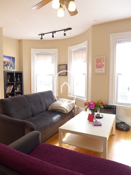 Building Photo - 49 Delle Ave