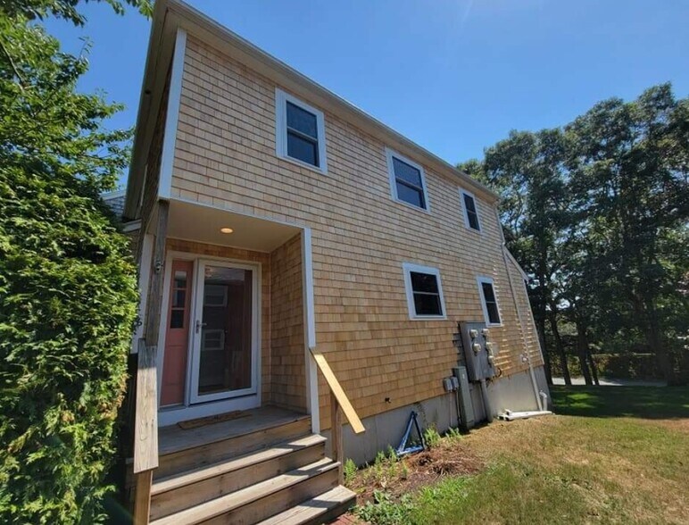 Building Photo - 6 Harbor Hill Dr