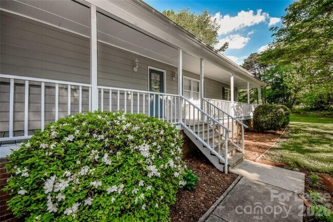 Building Photo - 7730 Deer Track Dr