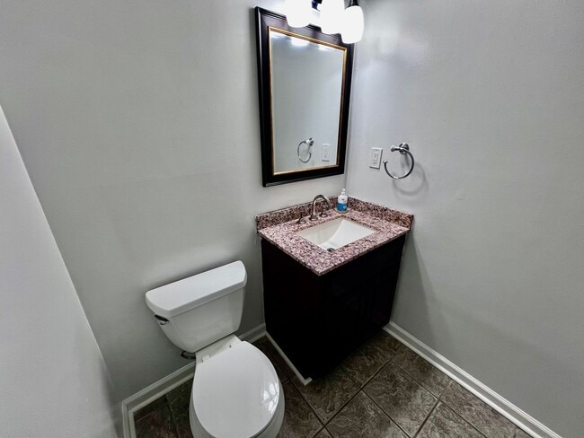 Building Photo - Gorgeous end unit condo