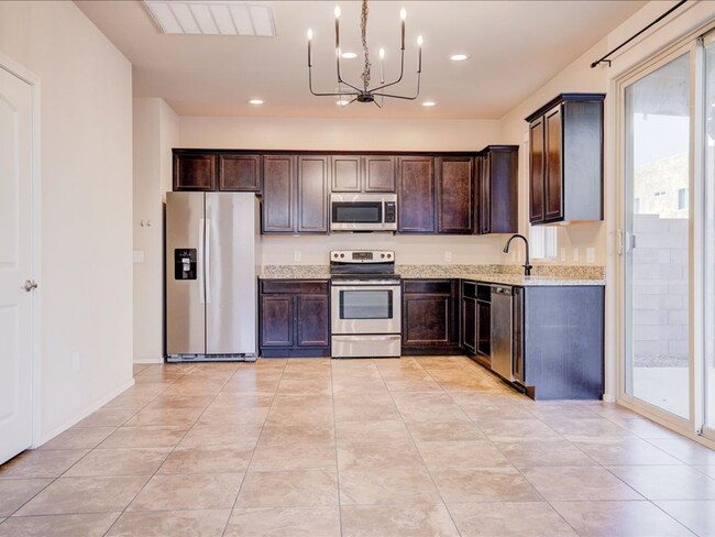 Building Photo - 3 Bedroom 2.5 Bath   $200.00 OFF FIRST FULL MONTHS RENT