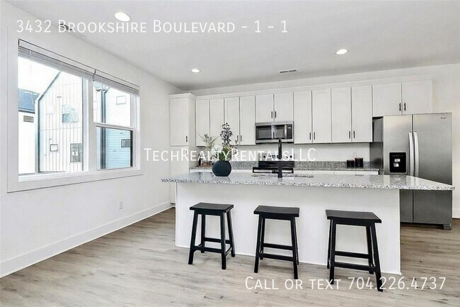 Building Photo - 3432 Brookshire Blvd