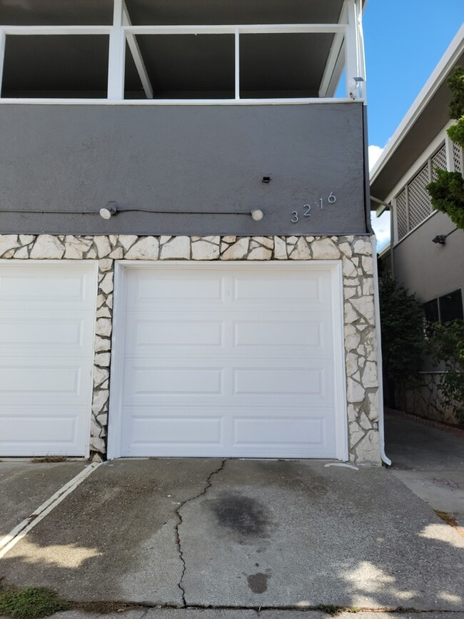 Building Photo - 3216 Delaware St