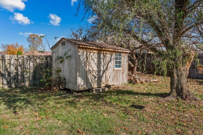 Building Photo - PRE-LEASING! 3 Bedroom in Battlefield
