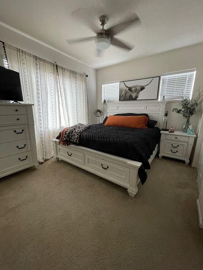 Building Photo - Gorgeous 3 Bed / 2.5 Bath Townhome, 1 Car ...