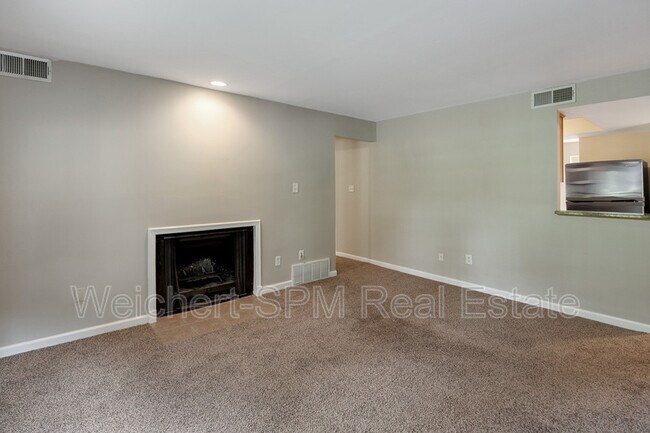 Building Photo - 1843 Fernspring Cove