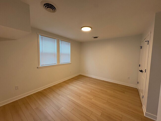 Building Photo - 511 W Charles St
