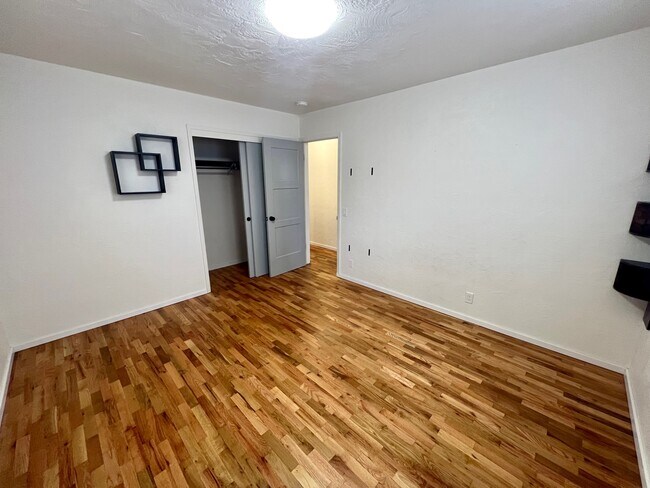 Building Photo - 578 N 5th St