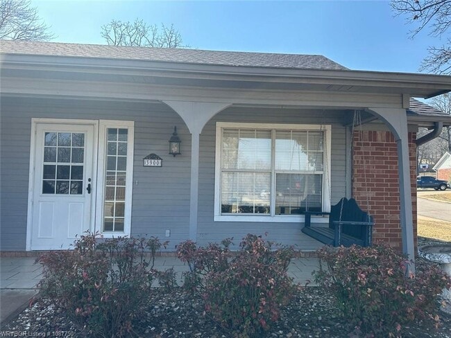 Building Photo - 3900 Bristol Ln