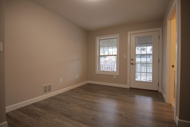 Building Photo - 1128 E 29th Ave