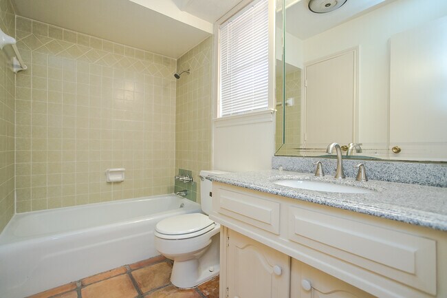 Building Photo - 10660 Pagewood Dr