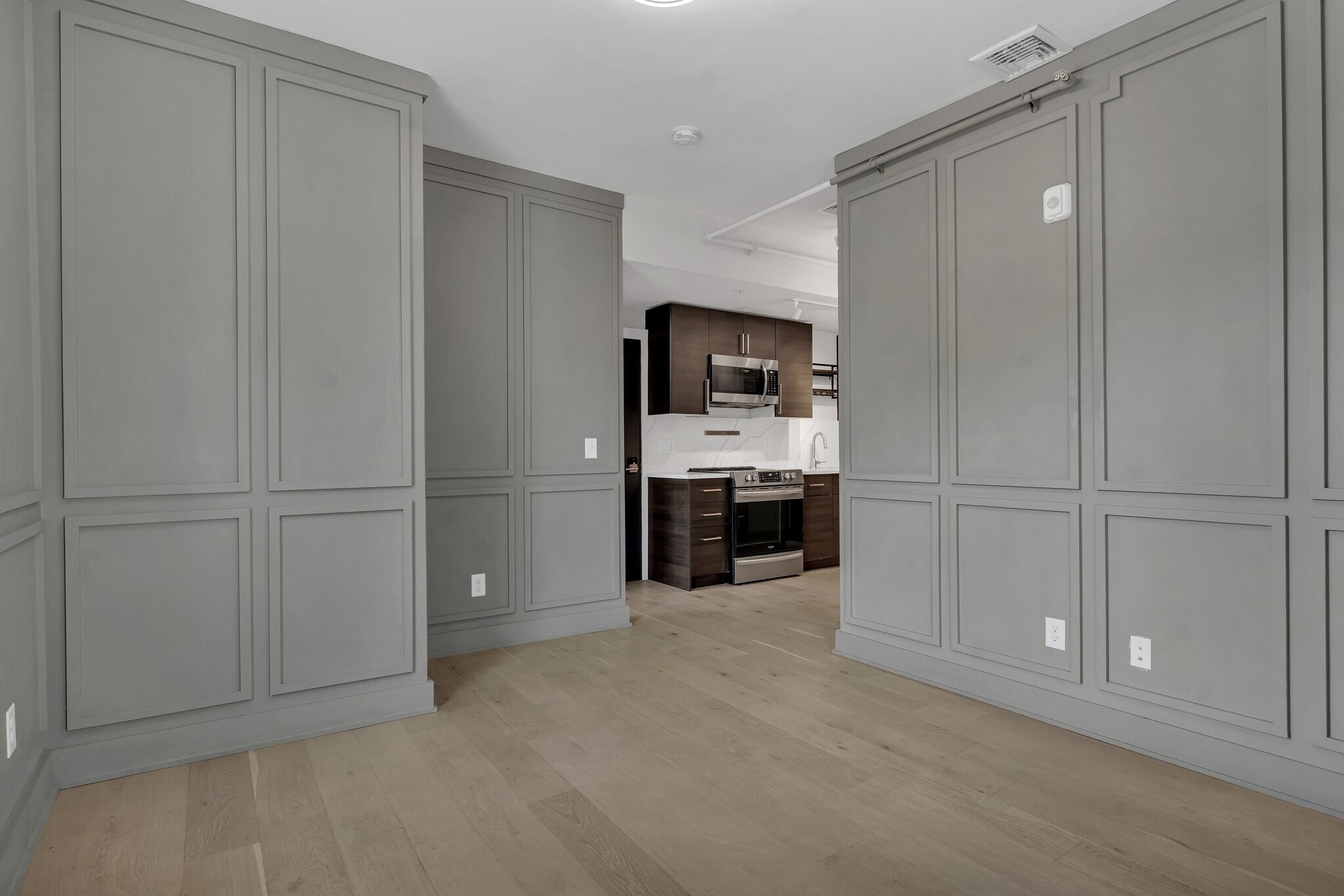 Building Photo - 182 Waterman St