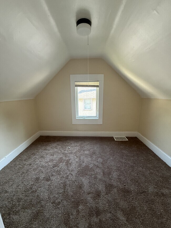Building Photo - 573 Blair Ave