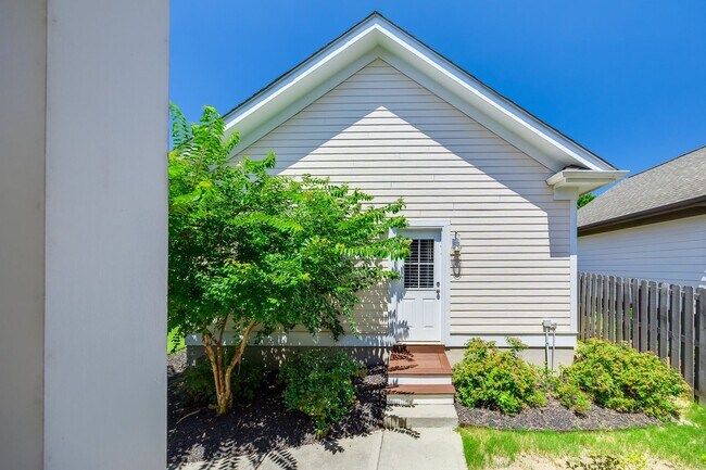 Building Photo - 795 Digby Rd