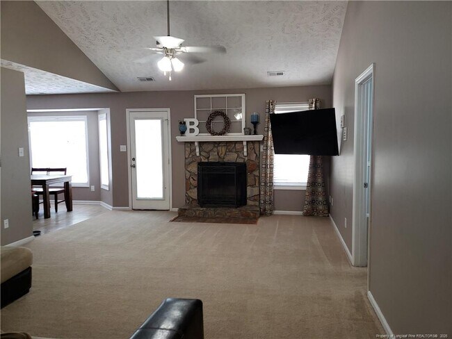 Building Photo - 115 Silverberry Ct
