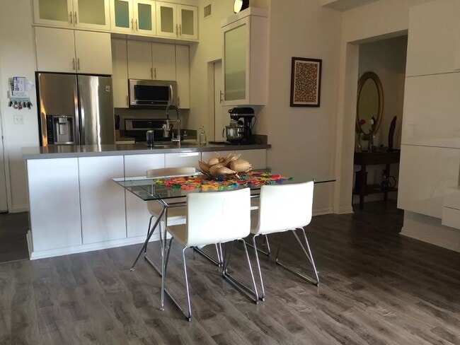 Building Photo - 488 E Ocean Blvd