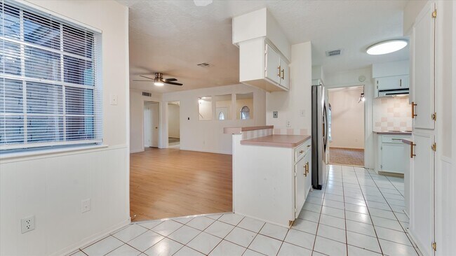 Building Photo - 12702 Ravensway Dr