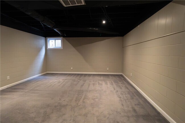 Building Photo - 14 Britten Cir