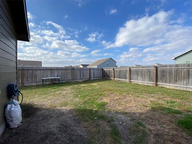 Building Photo - 13704 Knights Br Dr