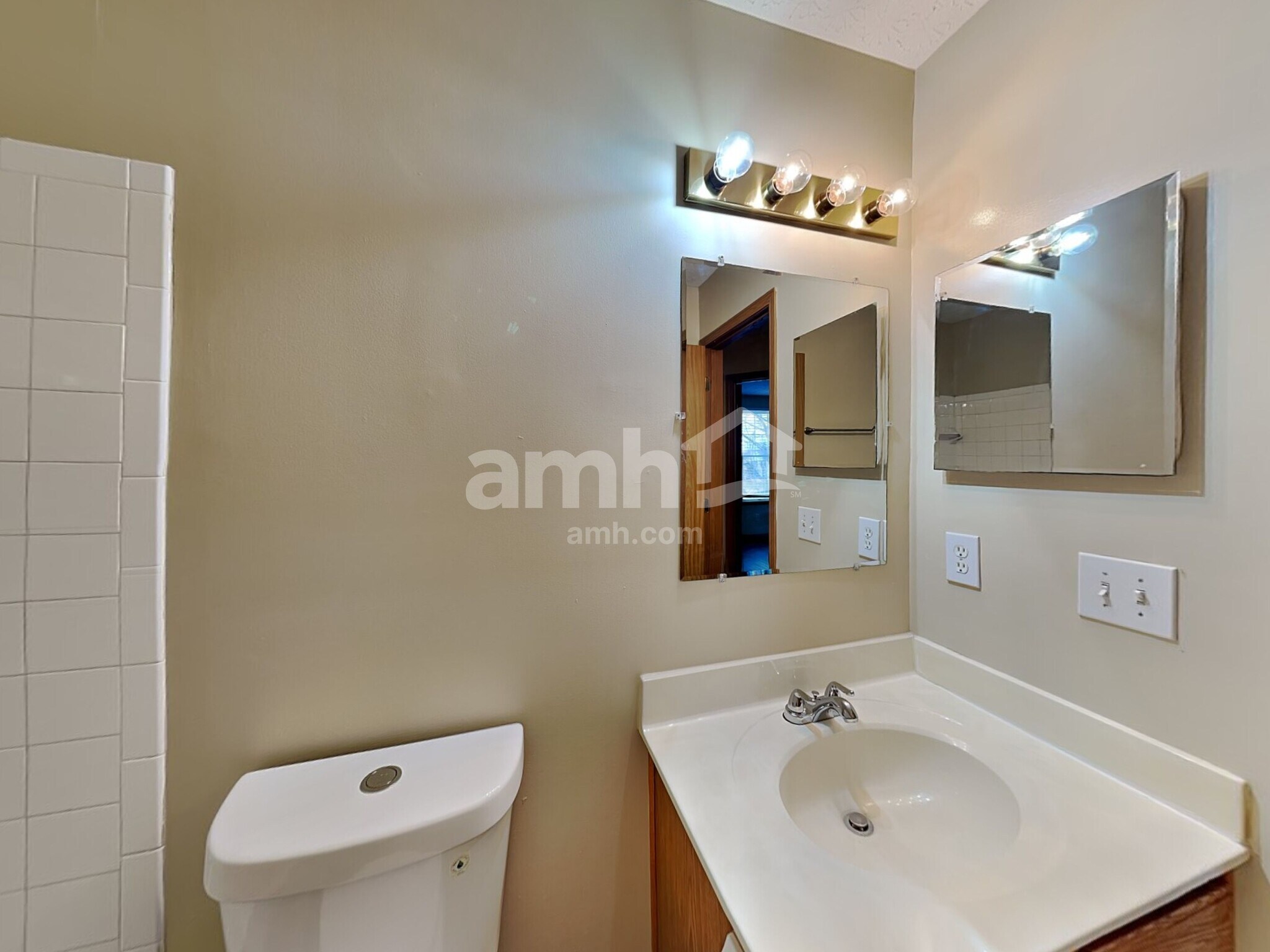 Building Photo - 1840 Pine Grove Pl