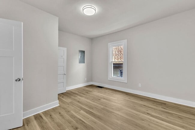 Building Photo - Bright & Updated 3-Bedroom Home Near Local Schools