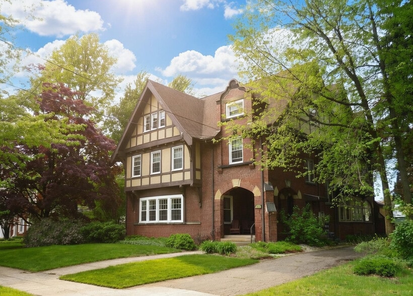 Building Photo - 542 6th W St