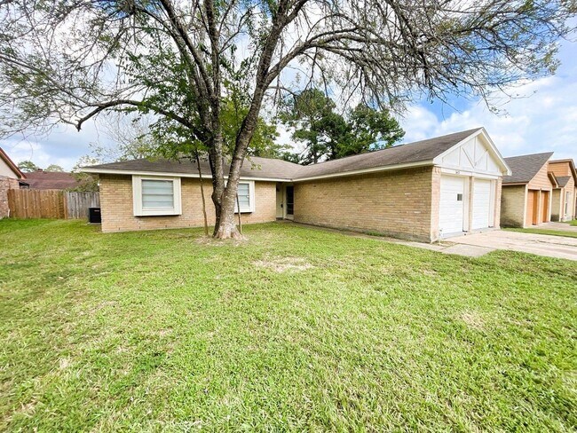 Building Photo - 5615 Lynngate Dr