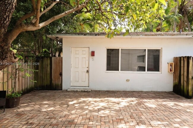 Building Photo - 572 NE 67th St