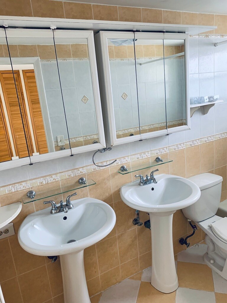 Building Photo - 1750 W 46th St