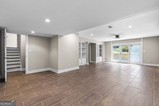 Building Photo - 629 Willivee Dr