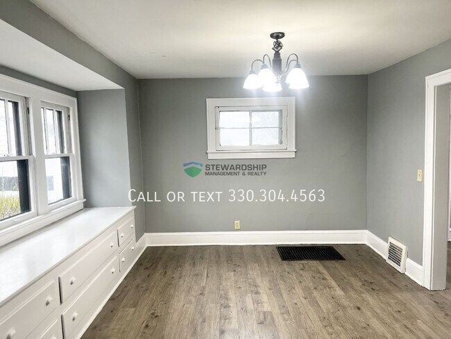 Building Photo - 1012 Brown St