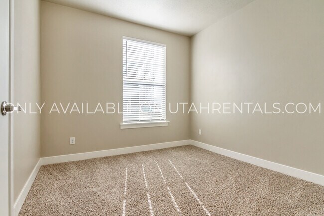 Building Photo - 1128 S 820 E