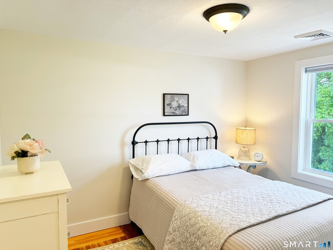 Building Photo - 188 E Lake St