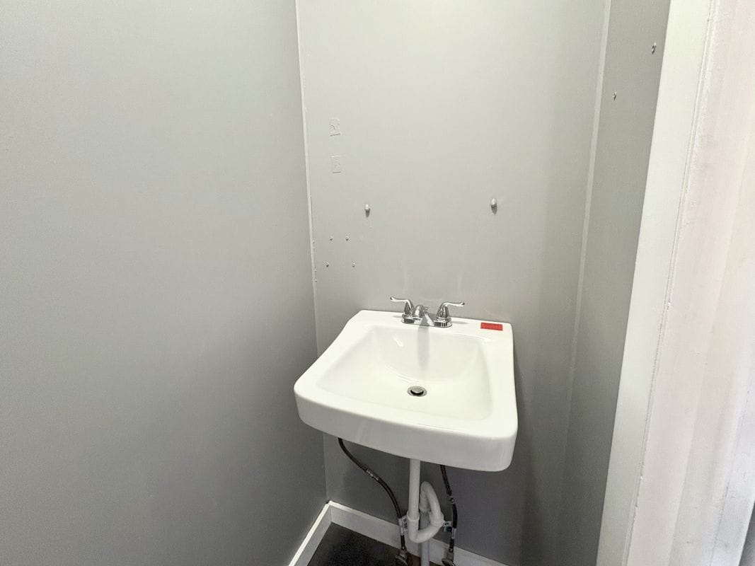 Building Photo - 709 Church St