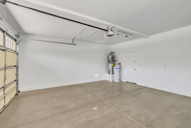 Building Photo - Great Queen Creek Location!