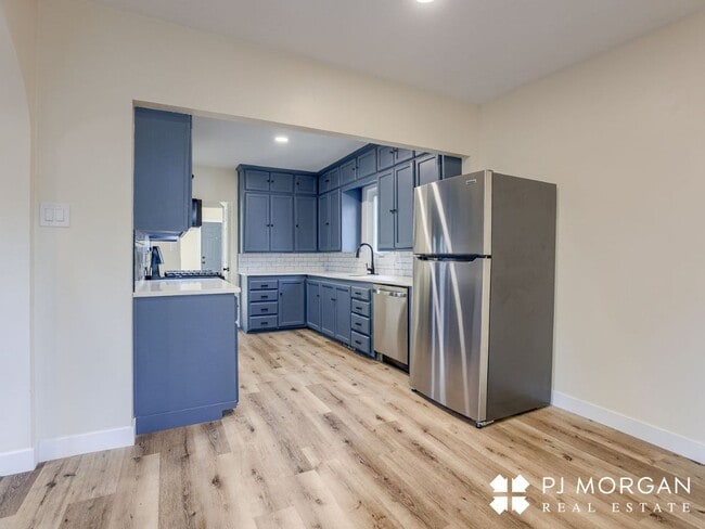 Building Photo - 3 bedroom, 2 bathroom House Available Imme...
