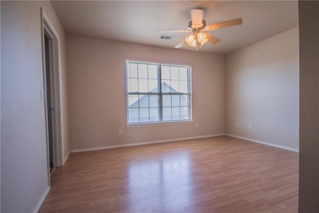 Building Photo - 3402 SW Morningstar Rd