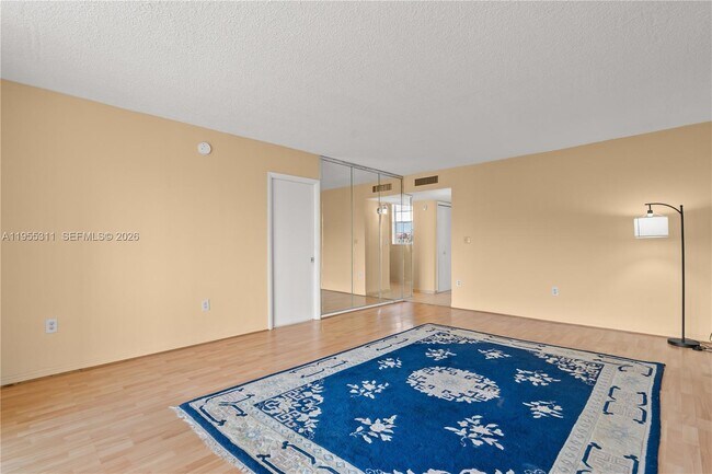 Building Photo - 2930 Point E Dr