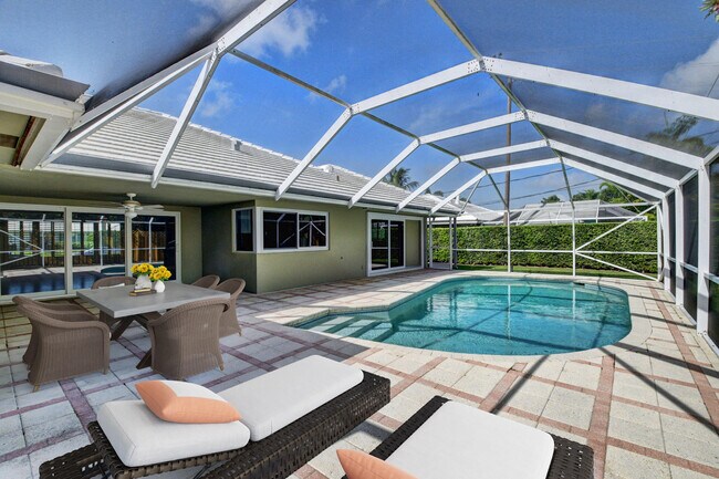 Building Photo - 701 Apple Tree Ln